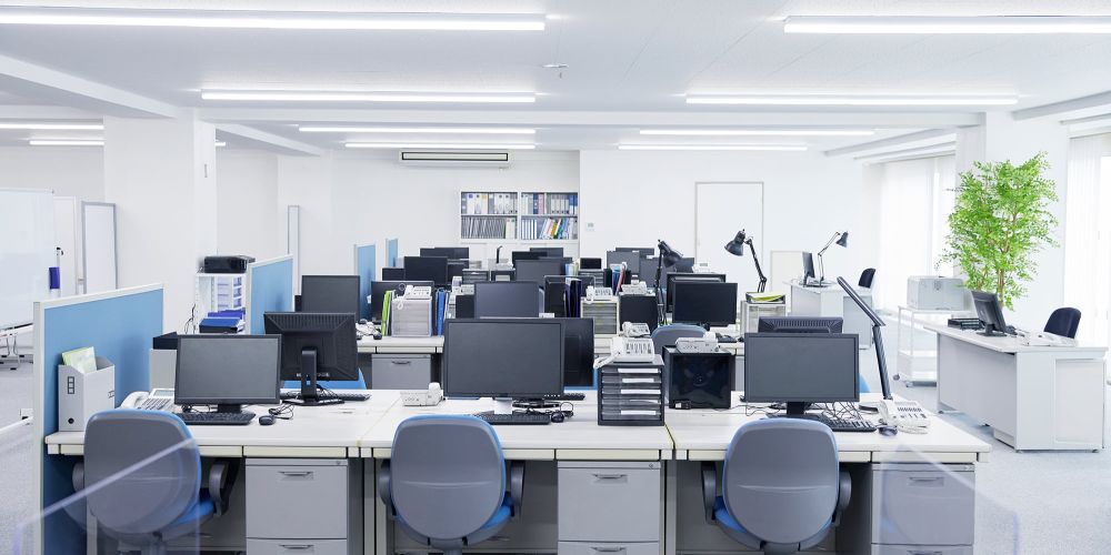 ufficio con computer