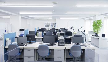 ufficio con computer