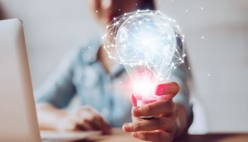 lampadina idea concetto comunicazione stategia