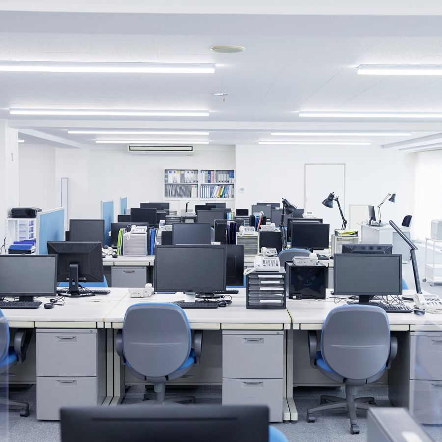 ufficio con computer