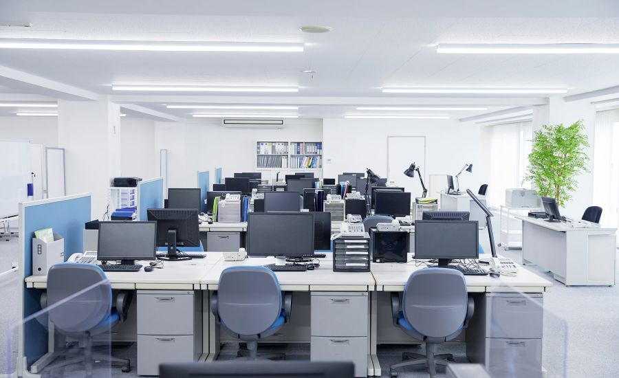 ufficio con computer